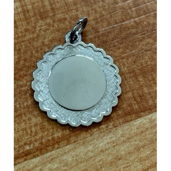 Sterling Lamode‎ Round Pendant - Picture 1 of 2